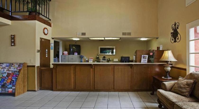 Days Inn By Wyndham Хемет Экстерьер фото